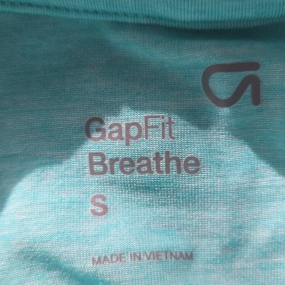 Gap Fit Breath Long Sleeve Athletic Top - Picture 3 of 4